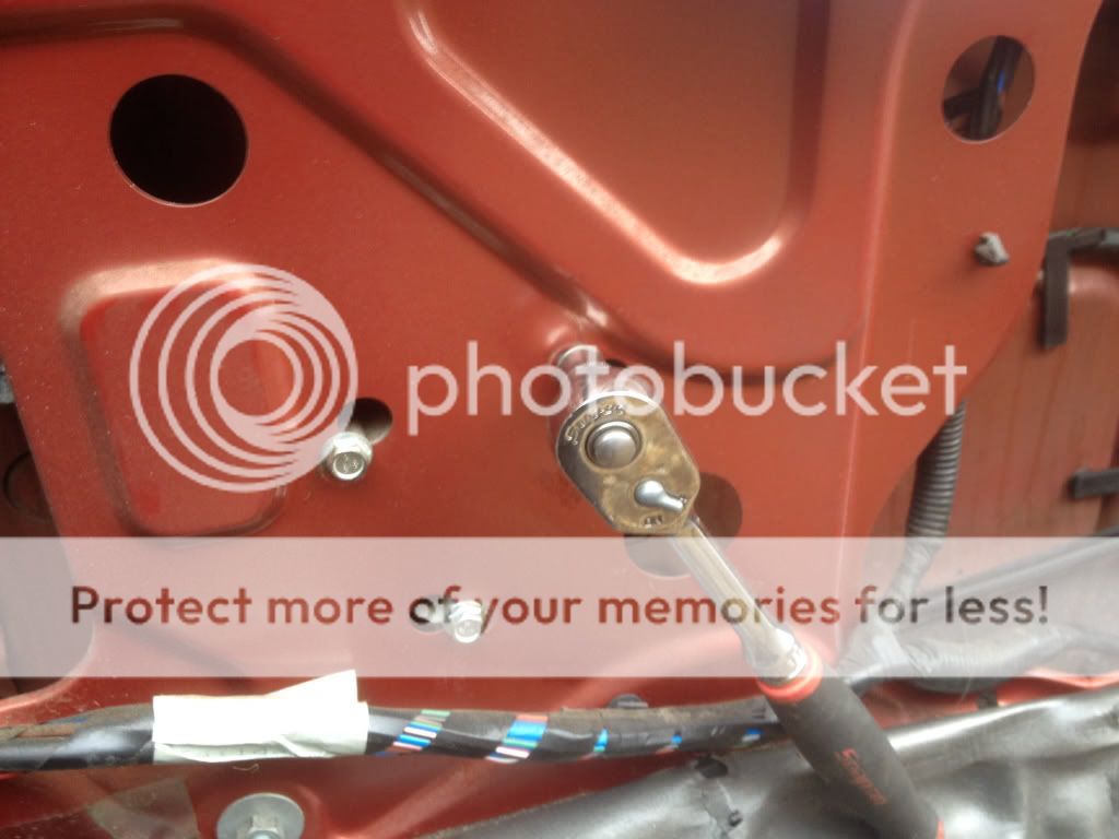 [How to] Tailgate window regulator repair / replacement. LandyZone